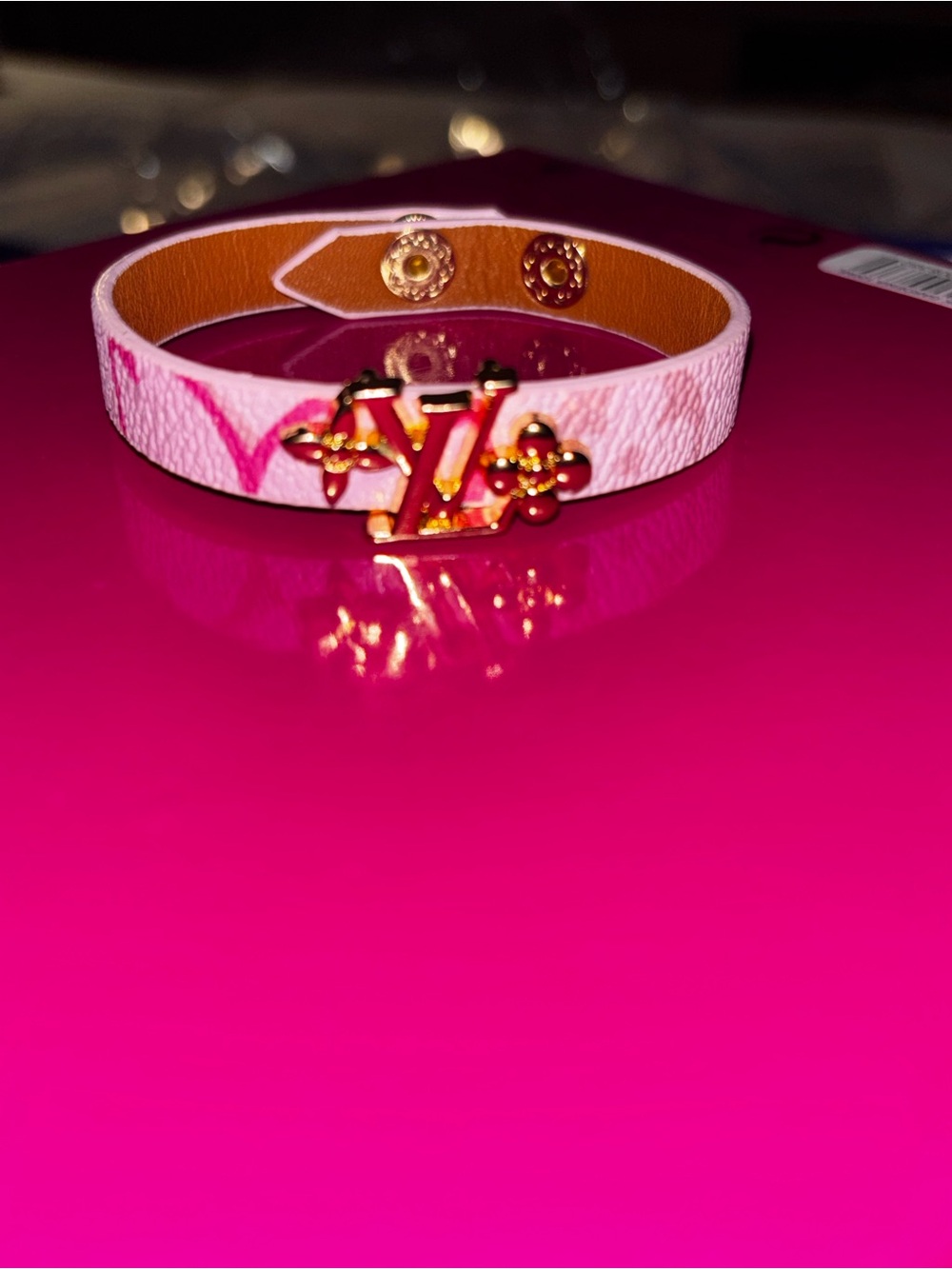 New Fashion Pink Bracelet with Gold Accent